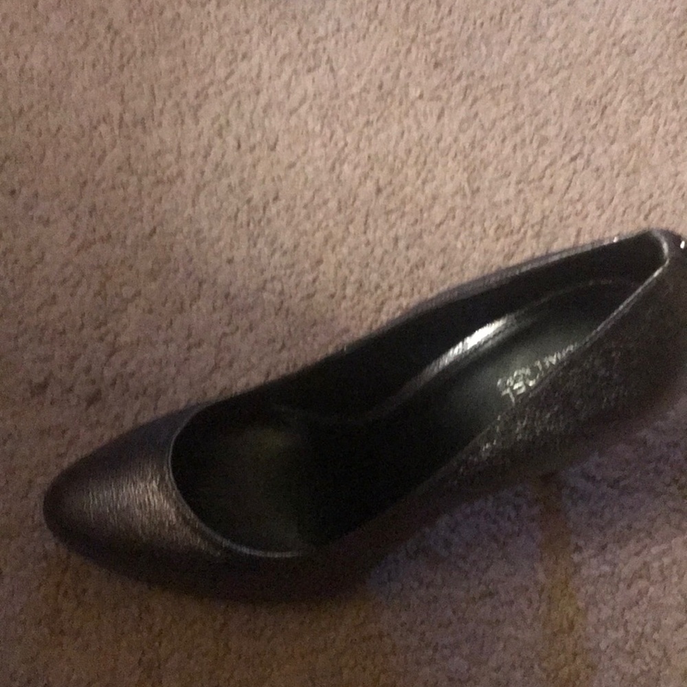 Michael Kora pumps